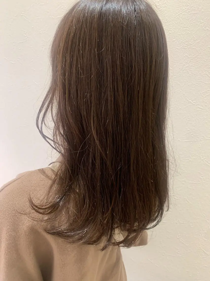セミロング カラー ベージュカラー 透明感カラー レイヤーカット hubhair レイヤー/透明感のヘアスタイル
