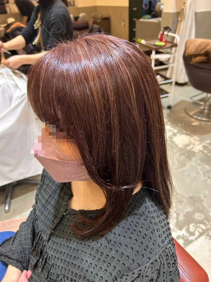 ミディアム カラー ハイライトカラー ハイライト カット ヘアカラー トリートメント 若狭 彩花のヘアスタイル
