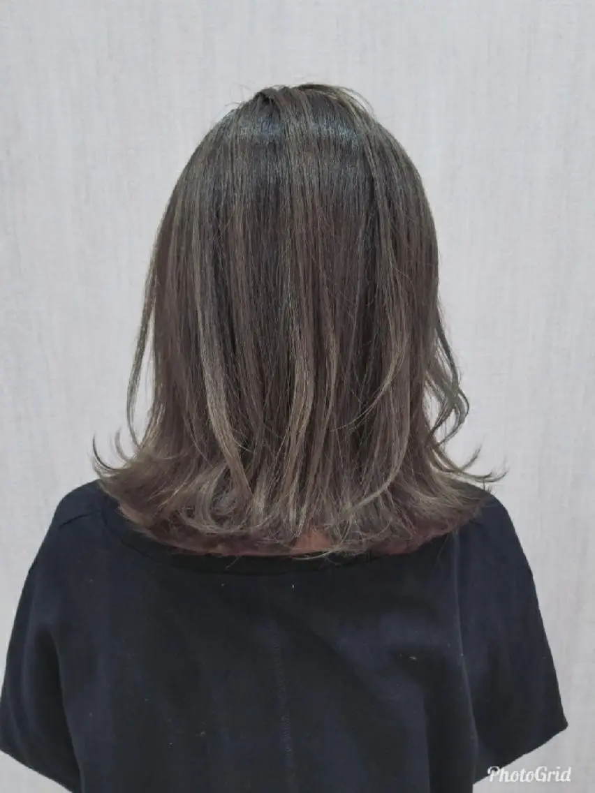 ミディアム アッシュ アッシュグレー ハイライト レイヤー×艶髪特化 代表 西村功平のヘアスタイル