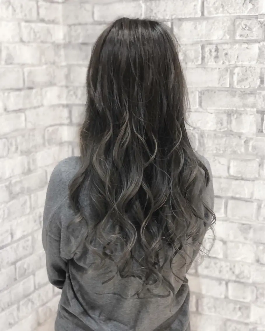 ロング カラー パーマ ヘアアレンジ バレイヤージュ ブリーチ ケアブリーチ グレージュ レイヤーカット ヘアカラー トリートメント 秋山 幸太のヘアスタイル