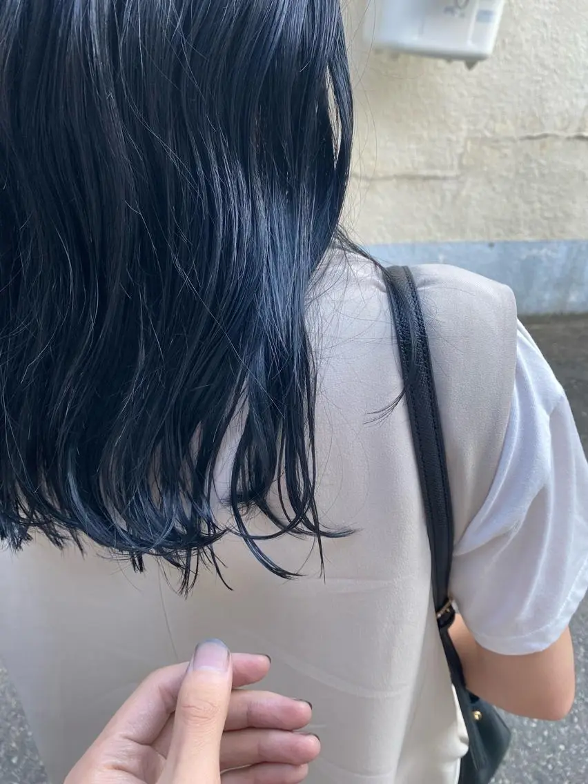 ロング カラー ブリーチ ネイビーカラー tonari 梅田、中崎町のヘアスタイル