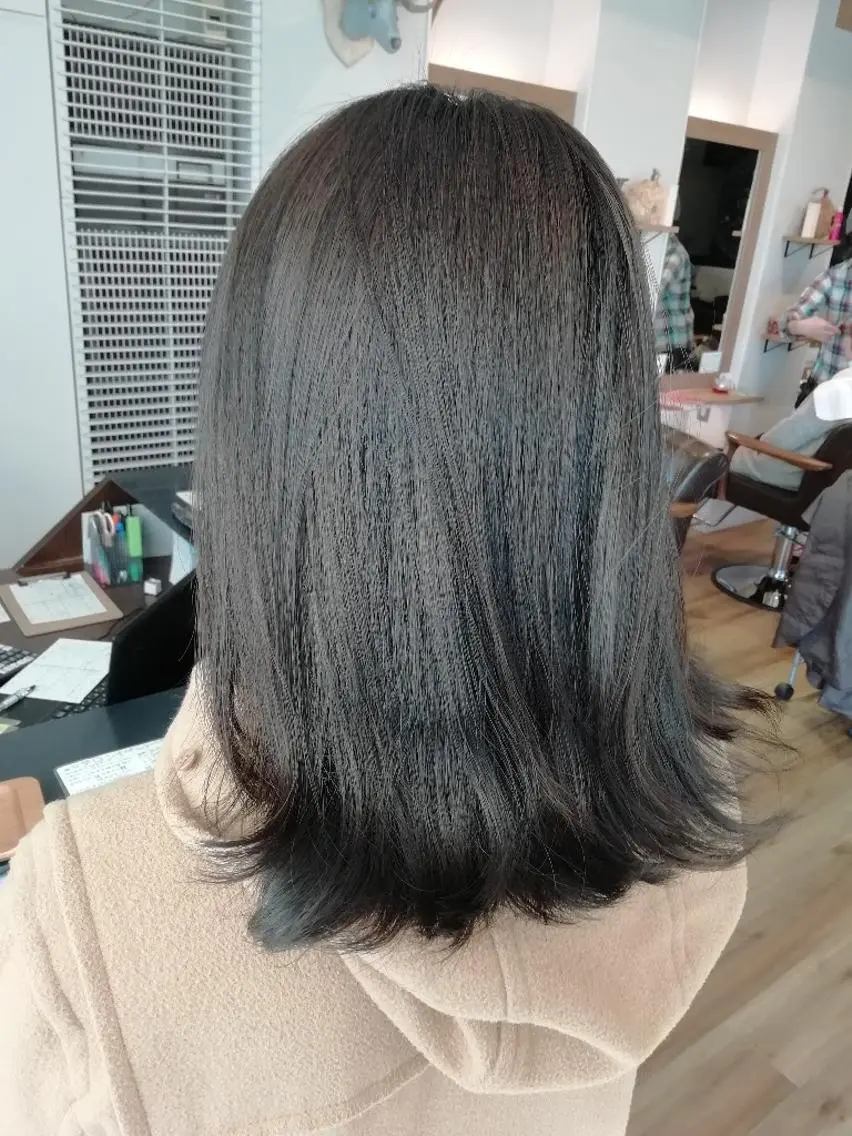 カラー アッシュ アッシュグレー 堀 望美のヘアスタイル
