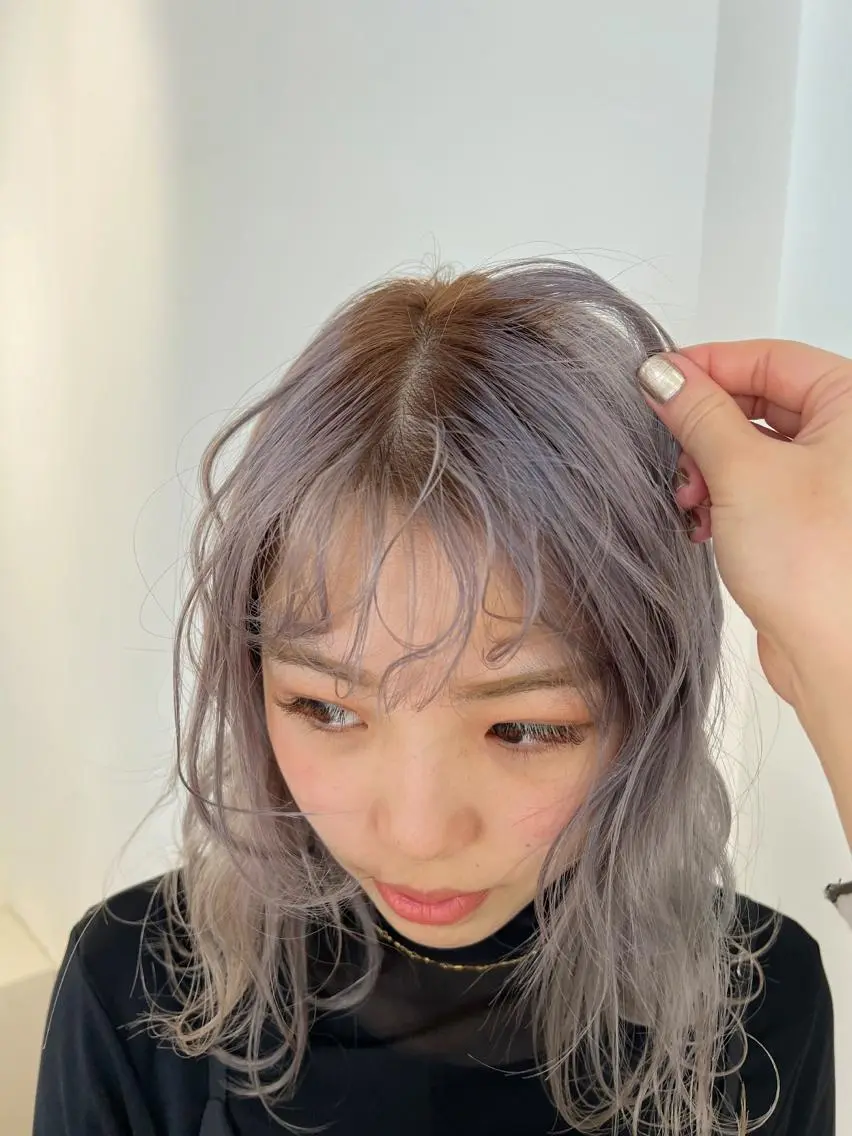 セミロング パープルカラー VISION 巻幡野花のヘアスタイル