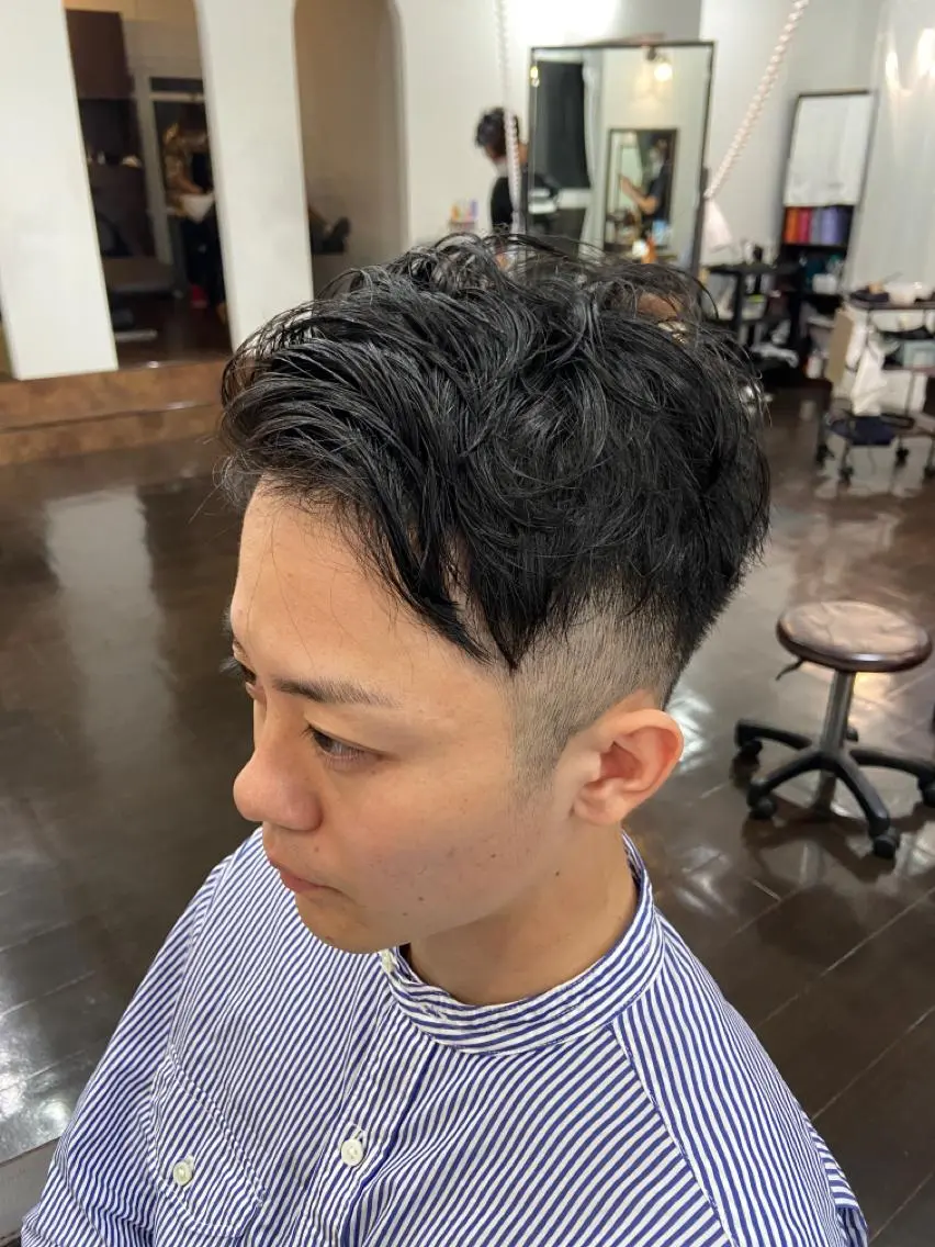 ショート カラー パーマ ヘアアレンジ メンズ キッズ ネイル マツエク・マツパ ビジネス メンズインナーカラー マッシュ メンズウルフカット アッシュ 久木原 ゆりのヘアスタイル
