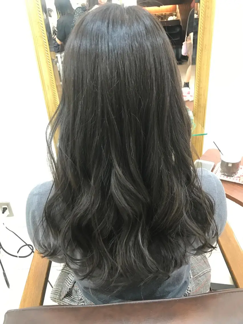 ロング カラー TRENCH　相澤 果歩のヘアスタイル