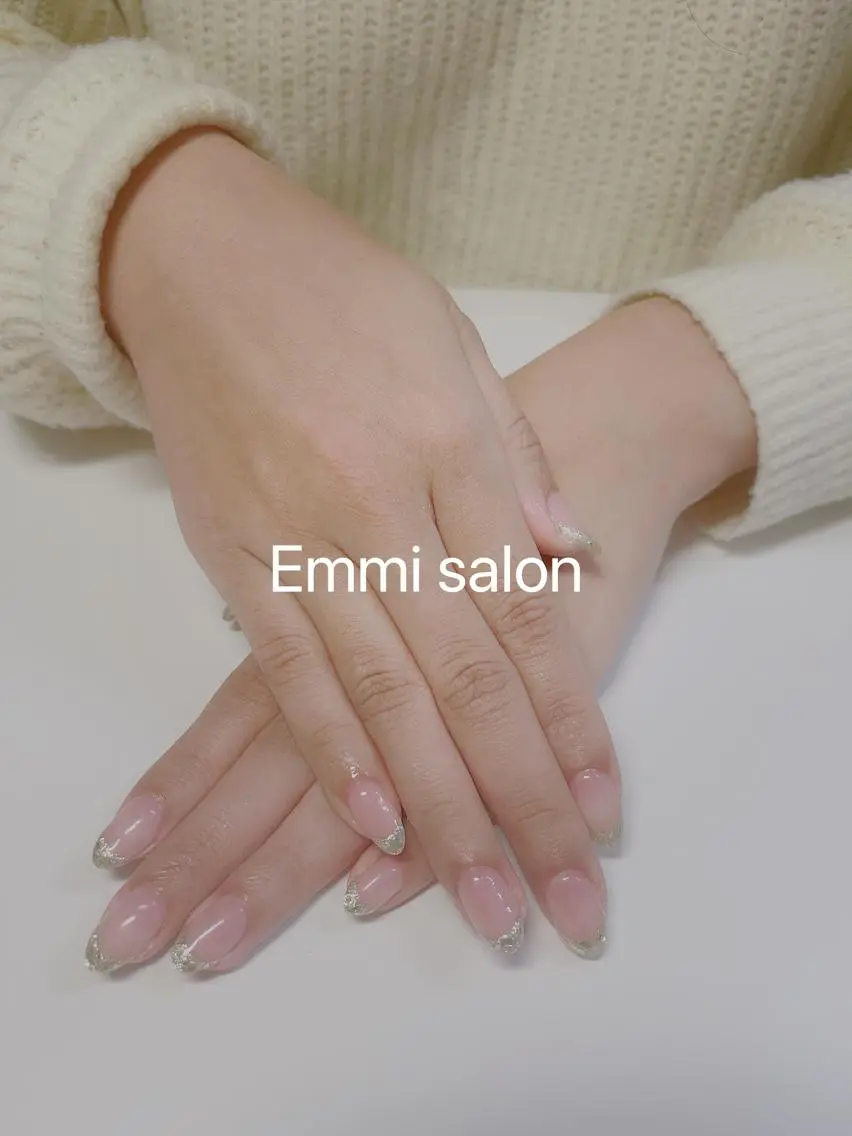 ネイル フレンチネイル ガラスフレンチ Emmi salonのネイルデザイン