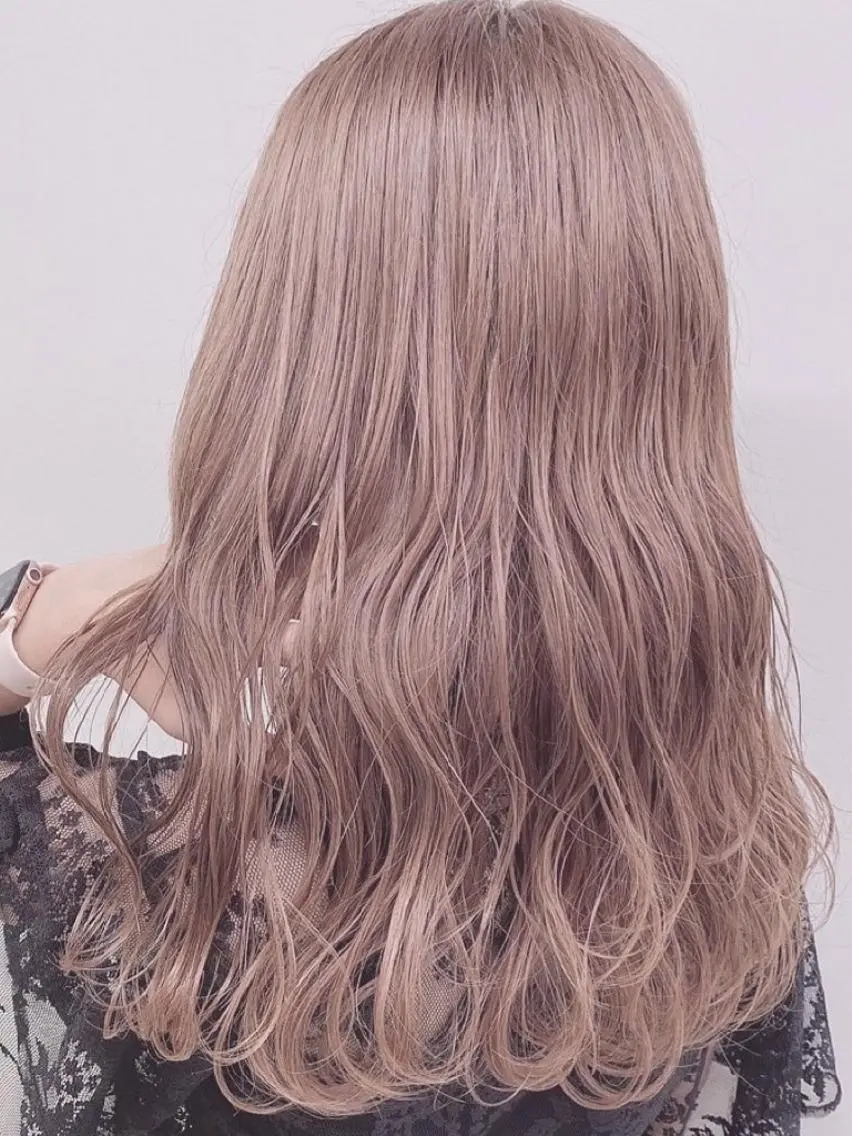 ロング カラー ベージュカラー ミルクティーベージュ ヘアカラー トリートメント ブリーチカラー🌈 嘉名 真樹のヘアスタイル