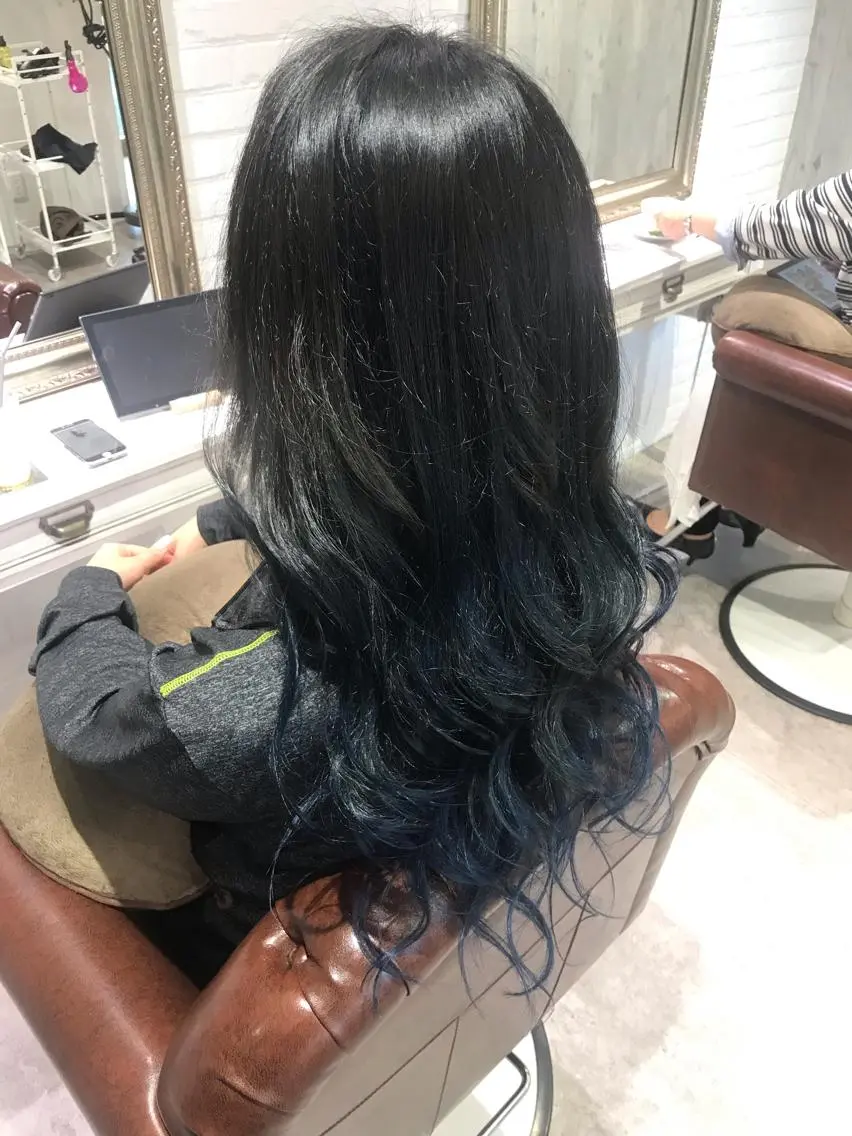 ロング カラー グラデーションカラー ネイビーカラー ロング カット ヘアカラー トリートメント Renatus店長 金子裕美のヘアスタイル