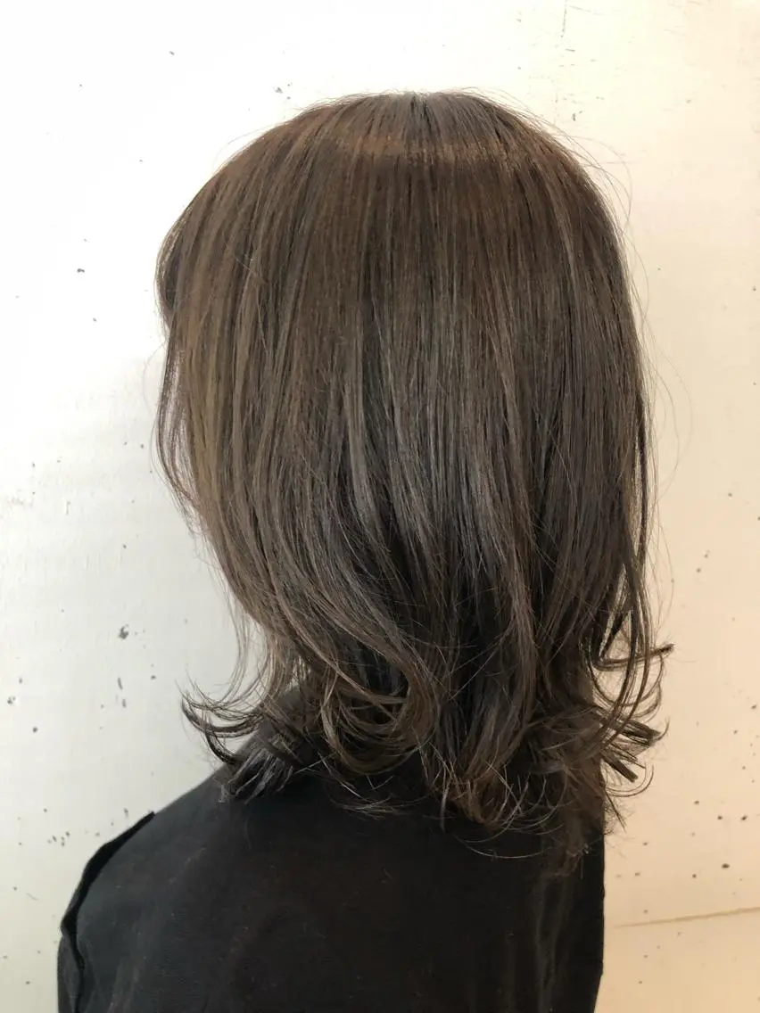 ミディアム カラー アッシュ ひろせ かなのヘアスタイル