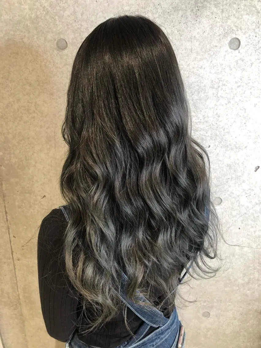 ロング カラー ヘアカラー 飯島 優衣のヘアスタイル