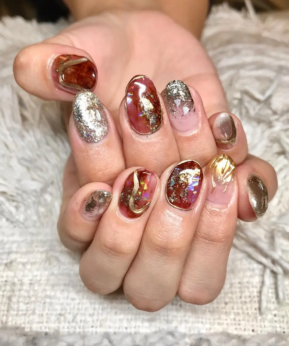 ミディアム カラー パーマ ヘアアレンジ ネイル マツエク・マツパ ラメ(グリッター) ミラーネイル el. by Aoのネイルデザイン