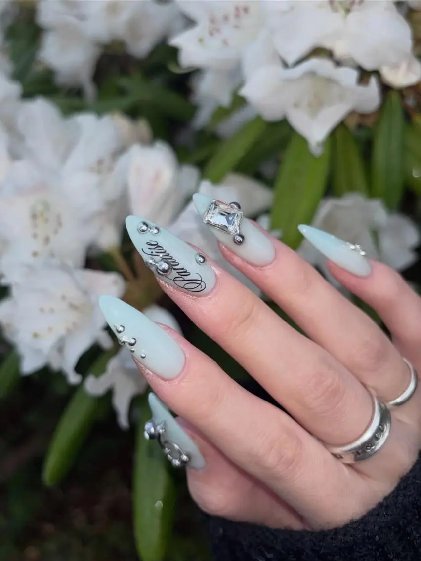 ネイル 長さ出し キラキラネイル 韓国ネイル 持ち込み ワンホンネイル ハンドネイル フットネイル Umee Nailのネイルデザイン