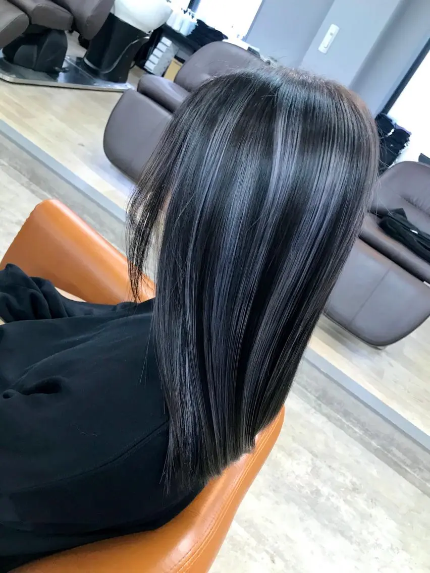 カラー ハイライトカラー シルバー ホワイトシルバー ヘアカラー (産休中)磯野 風香 ReCharme新保のヘアスタイル