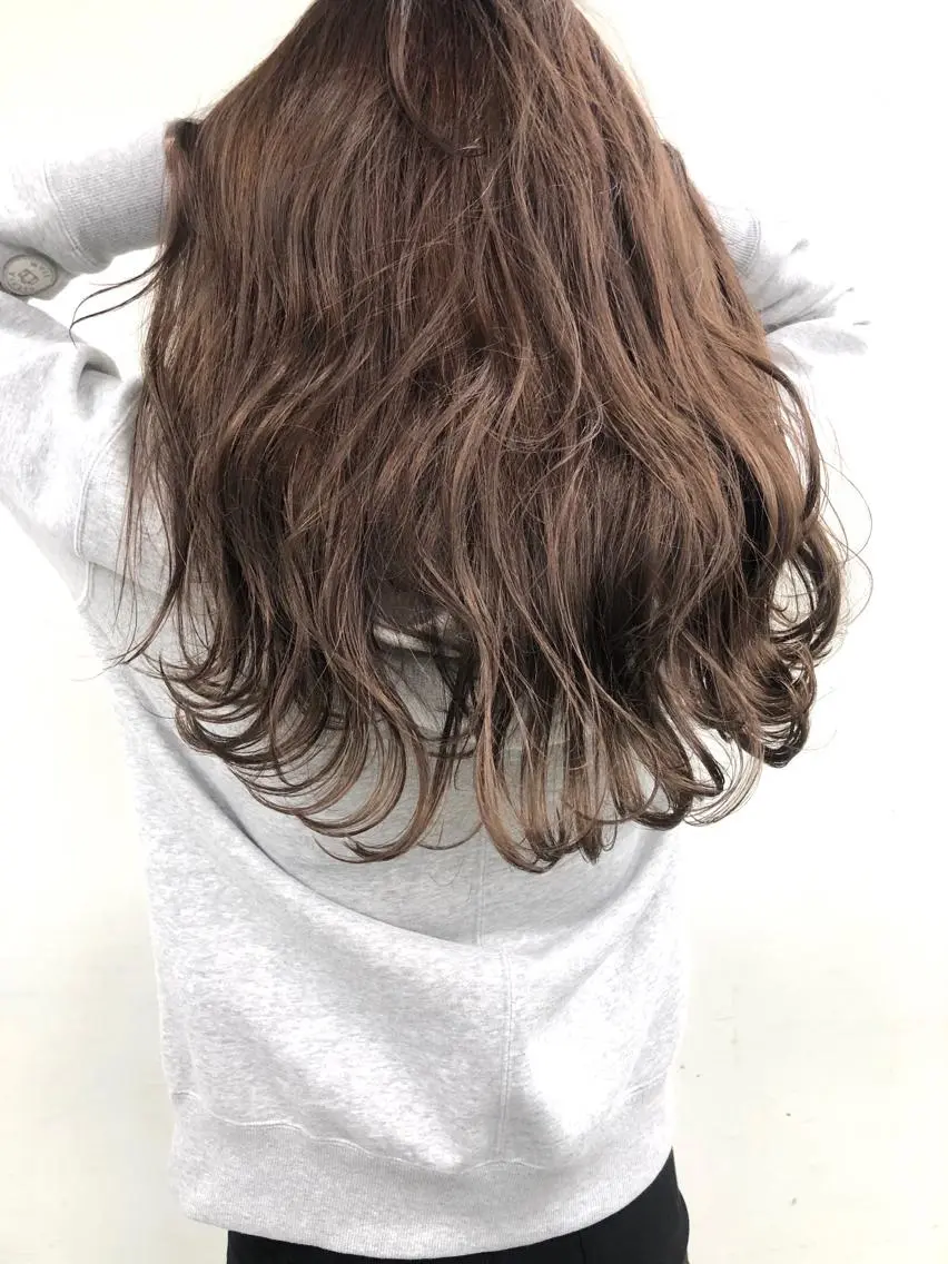 ロング ハイライト カット ヘアカラー トリートメント 小澤大輔 YOLO hairのヘアスタイル