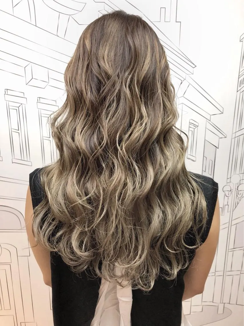 ロング カラー バレイヤージュ ベージュカラー イエローカラー レイヤーカット TOMOKA 艶髪/髪質改善🫧のヘアスタイル