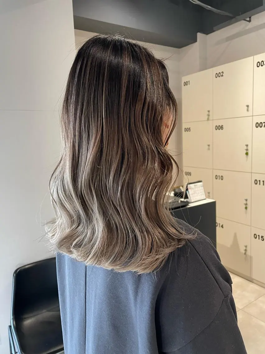 ミディアム カラー バレイヤージュ レイヤーカット ブリーチ👩‍🦳/ ‪✂︎MANAMIのヘアスタイル