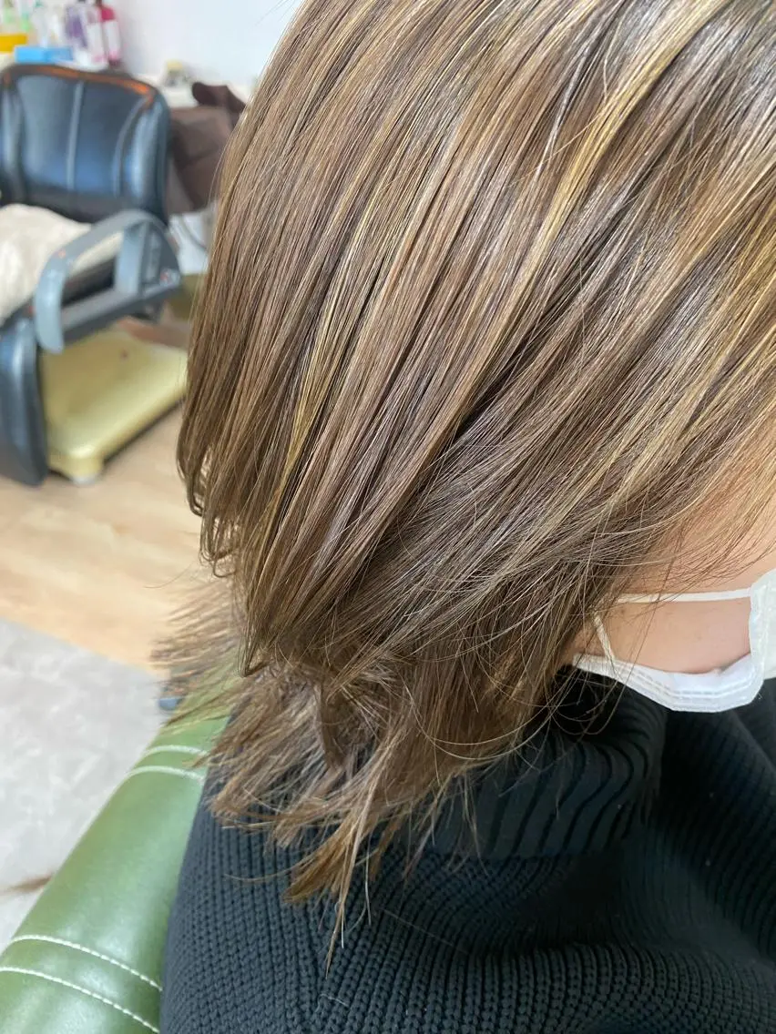 ミディアム カラー ハイライトカラー ハイライト カット ヘアカラー トリートメント 永沼 真依のヘアスタイル