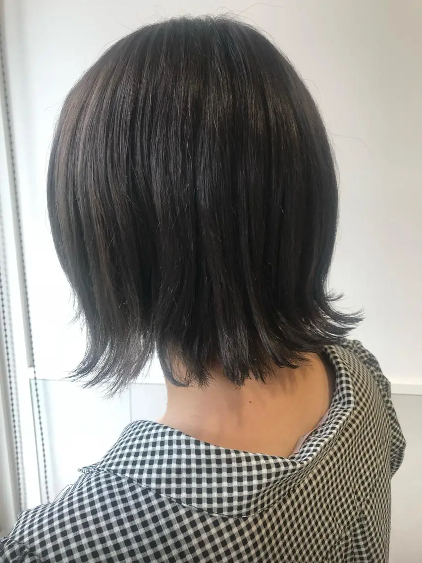 ミディアム カラー 小栗 麻衣のヘアスタイル