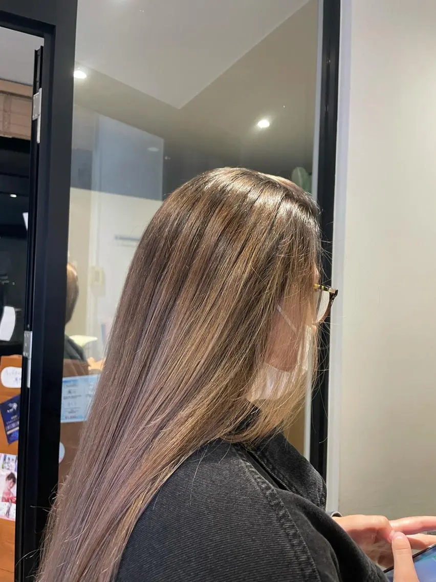 ロング カラー 青木 紗耶のヘアスタイル