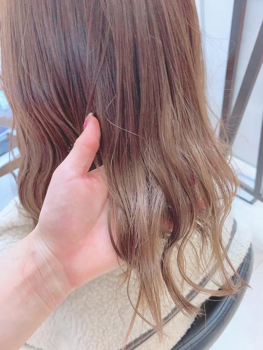 ロング カラー 透明感ハイトーン🦄 キラ🌈のヘアスタイル