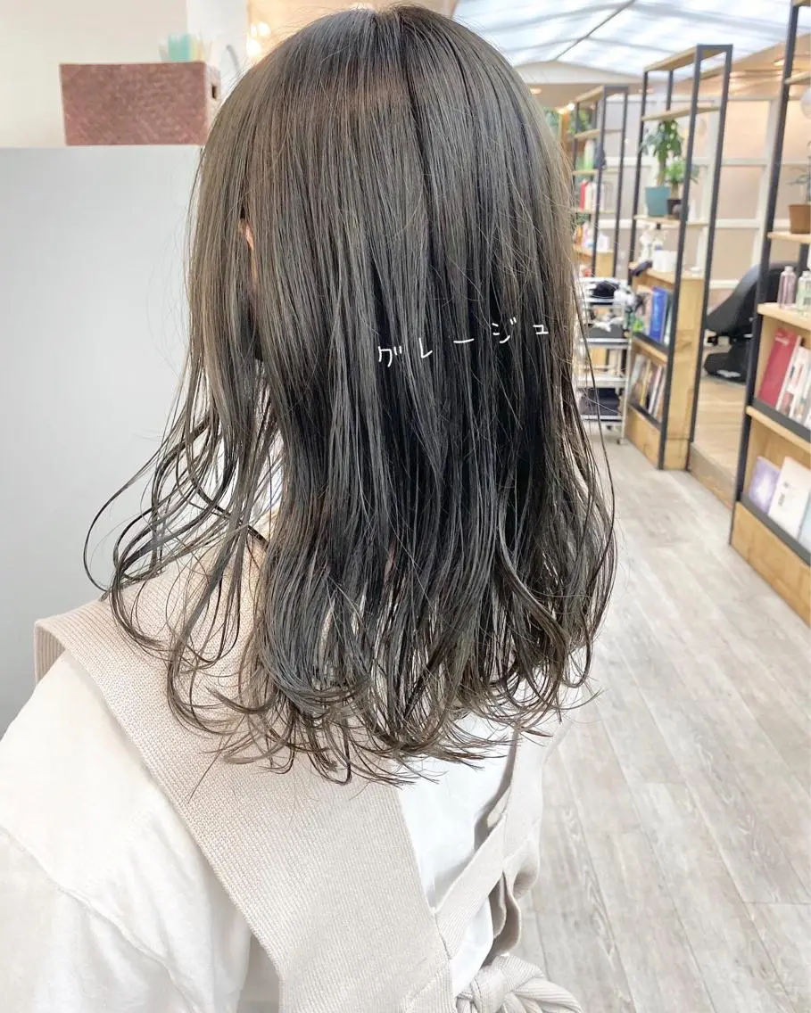 ミディアム カット ヘアカラー トリートメント ☀️透明感color KURO☀️のヘアスタイル