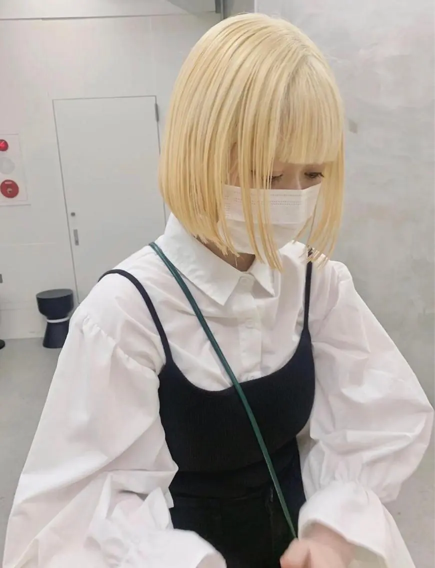 ショート カラー バレイヤージュ ブリーチ ケアブリーチ デザインカラー ダブルカラー スパイラルパーマ 🌐hina⭐️のヘアスタイル