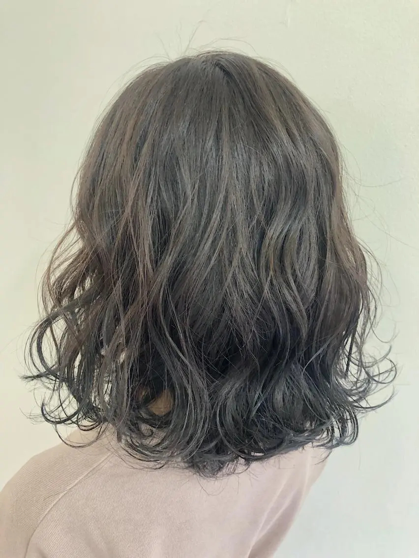 ミディアム カラー アッシュ 透明感カラー イルミナカラー ボブ 外ハネヘア 菅 翔太のヘアスタイル