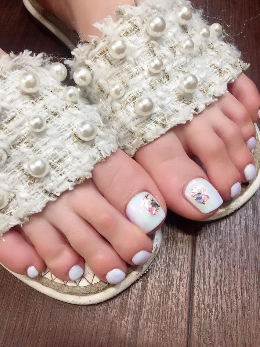 ネイル オーロラネイル ミラーネイル ガール ネイルサロンのネイルデザイン