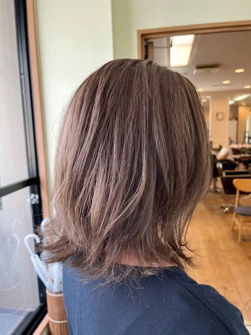 ミディアム カラー ベージュカラー 透明感カラー ハイライトカラー ハイライト ヘアカラー NUMBER 天王寺 🌼yuriのヘアスタイル