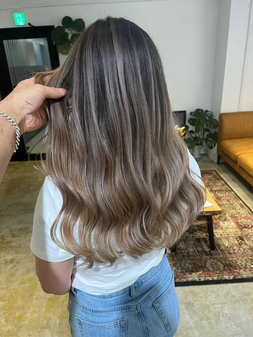 ロング カラー ヘアカラー Merly Osakaのヘアスタイル