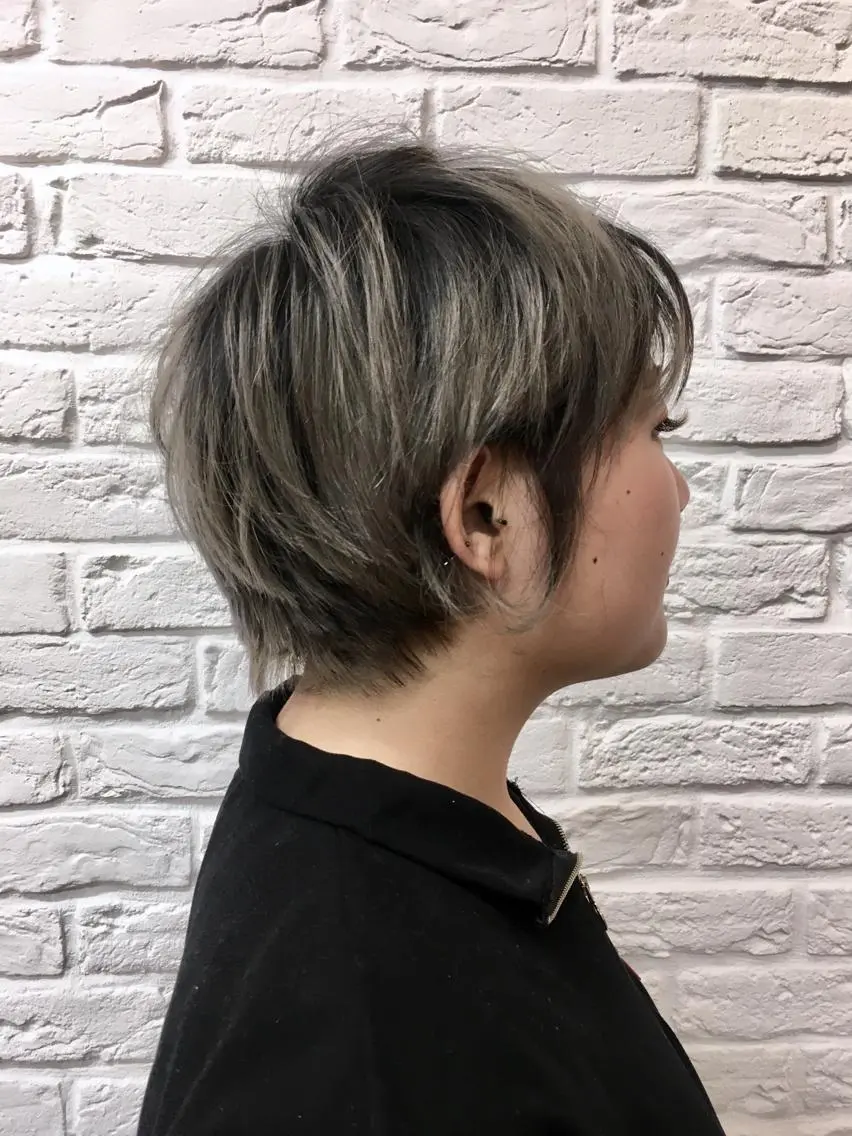 ショート カラー アッシュ アッシュグレー カット ヘアカラー トリートメント 山口 悟のヘアスタイル
