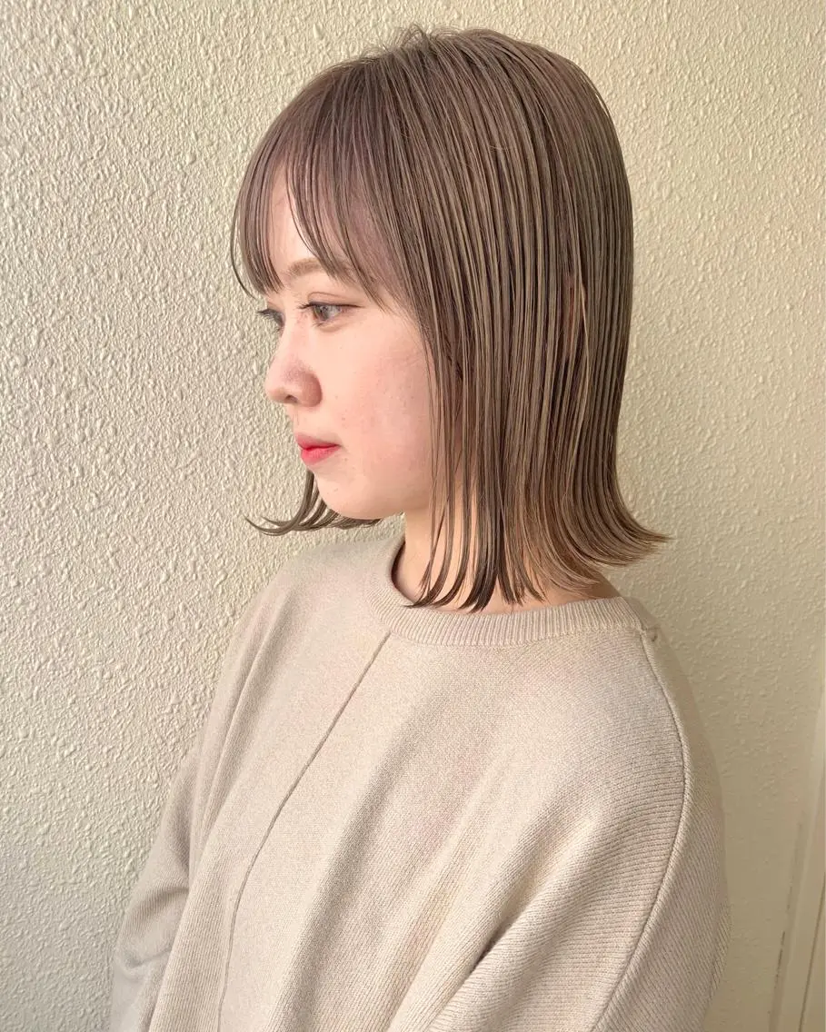 ミディアム カラー グレージュ ミルクティーグレージュ iLi 《イリ》のヘアスタイル
