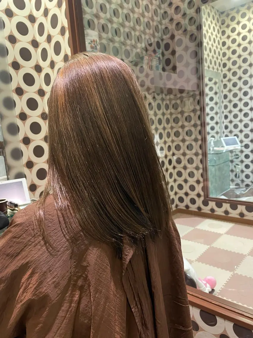 セミロング カラー ハイライトカラー ハイライト ヘアカラー 佐々木 麻純のヘアスタイル