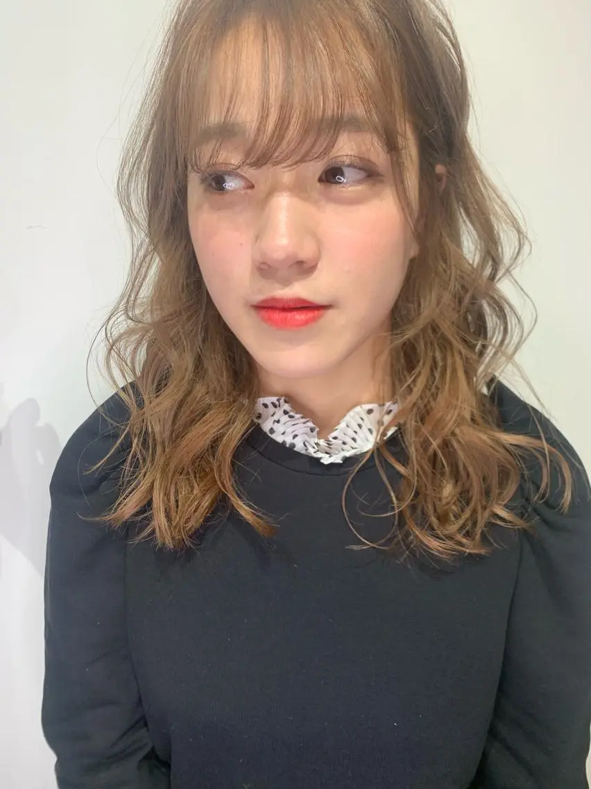 カラー イズミ ナナコのヘアスタイル