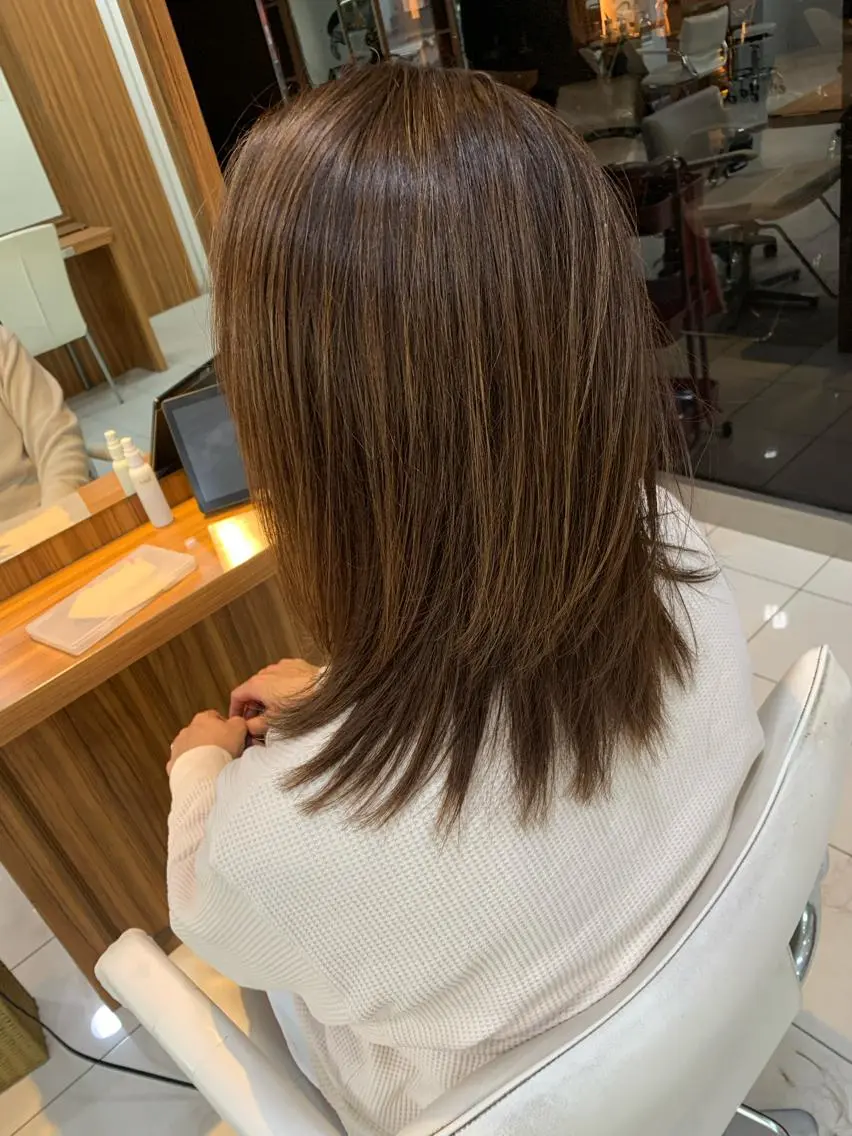 セミロング カラー カット ヘアカラー トリートメント 白髪ぼかしハイライト 柳川拓哉のヘアスタイル