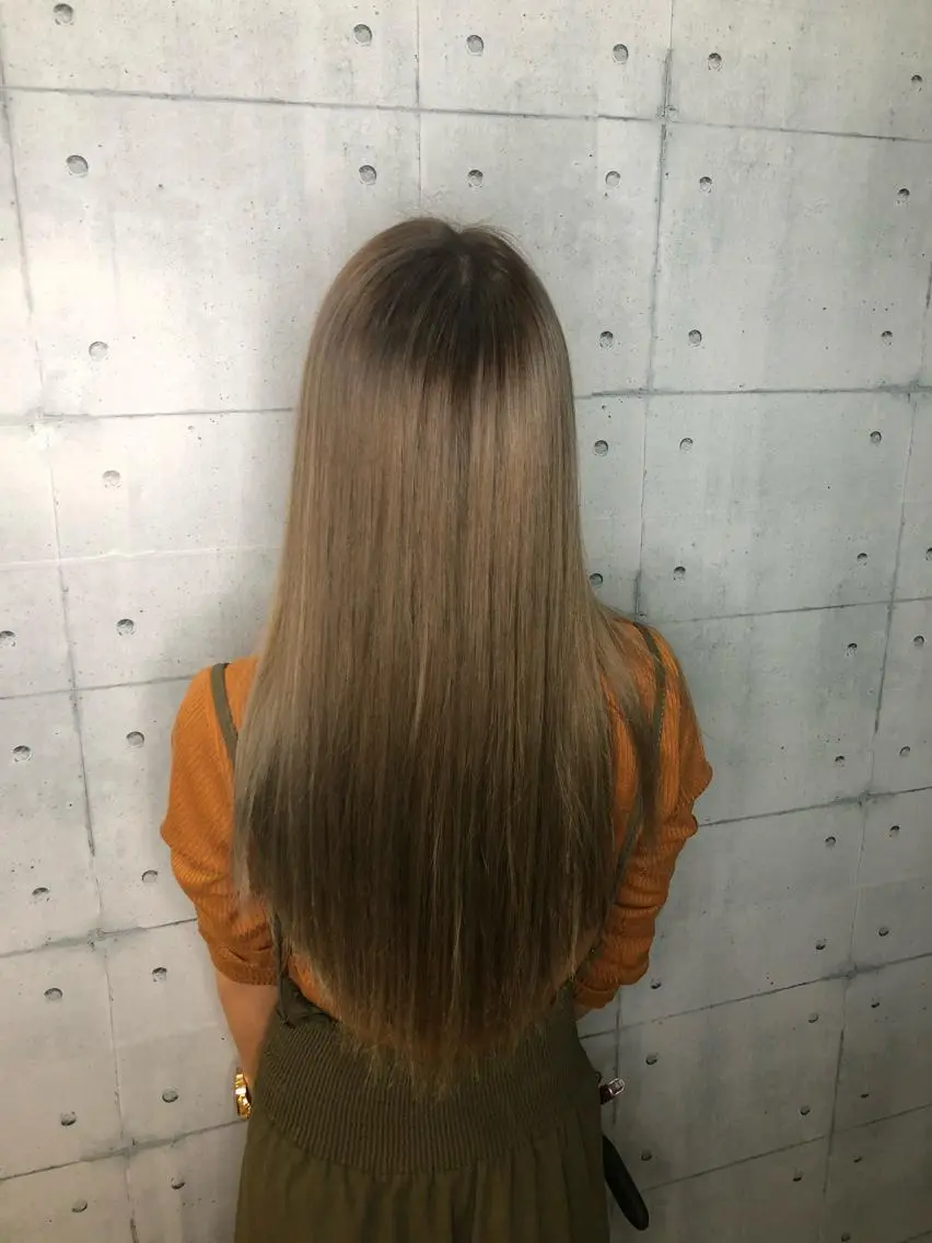 ロング カラー アッシュ ブリーチ 金沢 広美のヘアスタイル