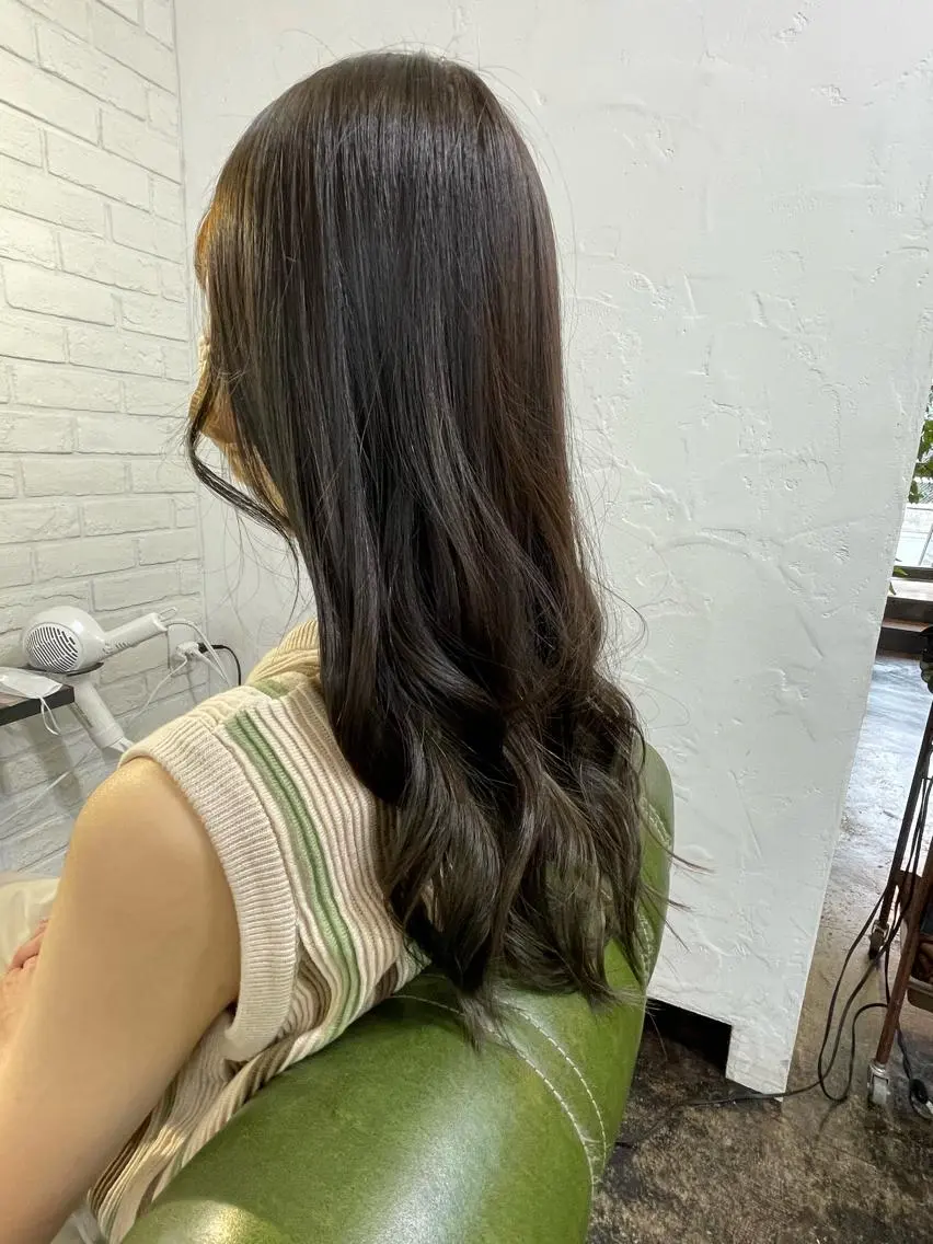 セミロング アッシュ ✨透明感カラー🌱 上村 舜のヘアスタイル