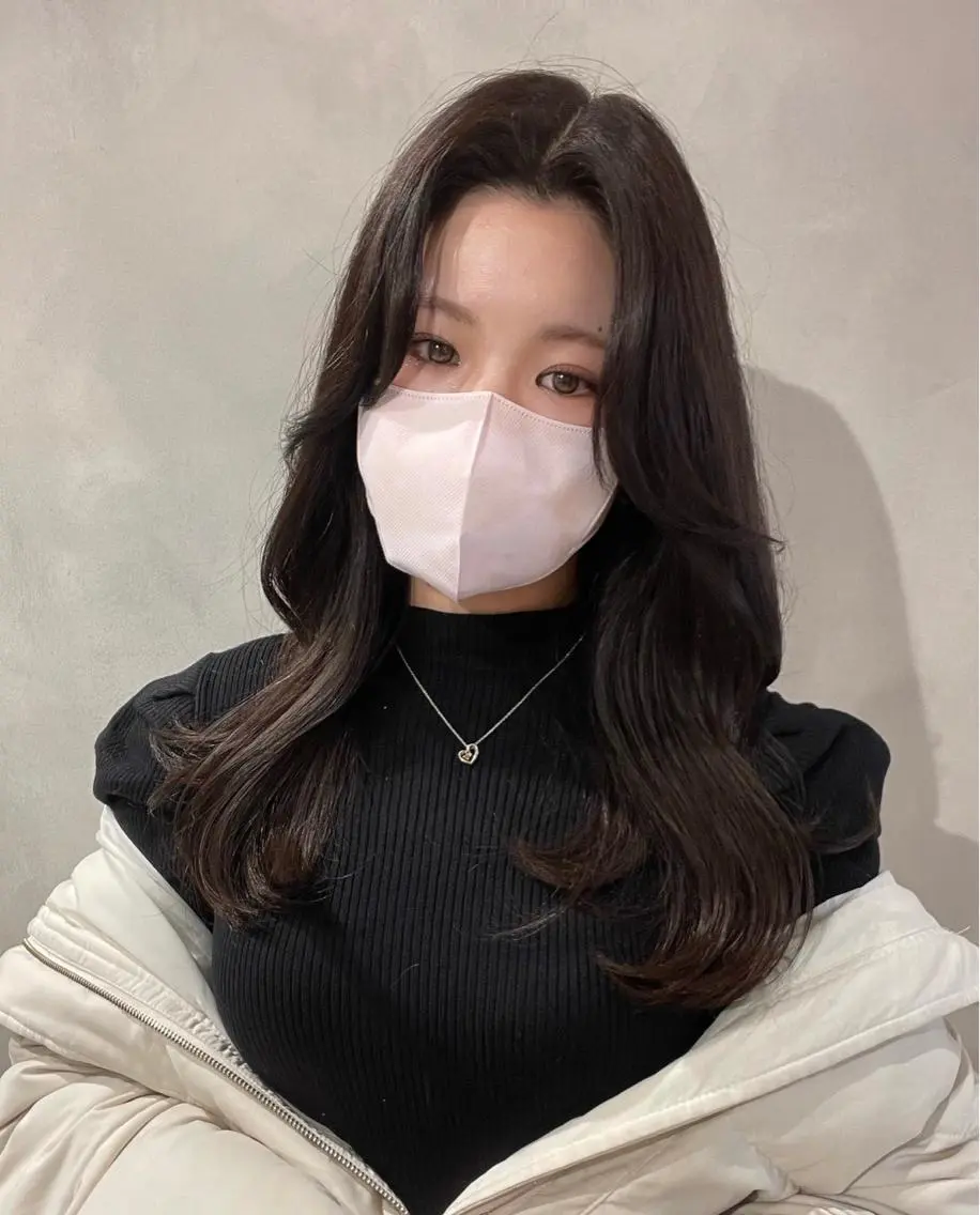 セミロング 韓国風ヘア レイヤーカット ❤︎︎韓国ヘア❤︎︎ 𝑺𝒉𝒊𝒉𝒐のヘアスタイル