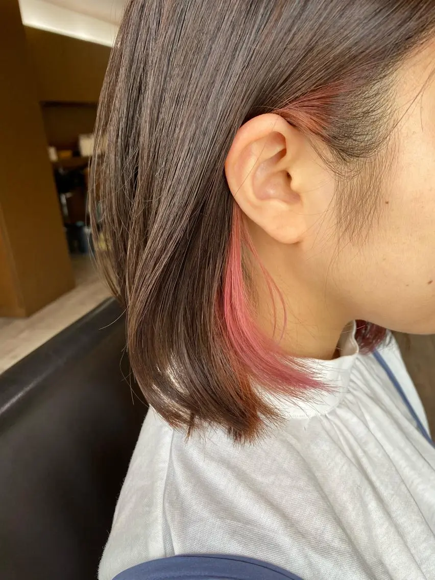 ショート カラー イヤリングカラー インナーカラー ピンクカラー カット ヘアカラー トリートメント 日比 貴大/ minim hairのヘアスタイル