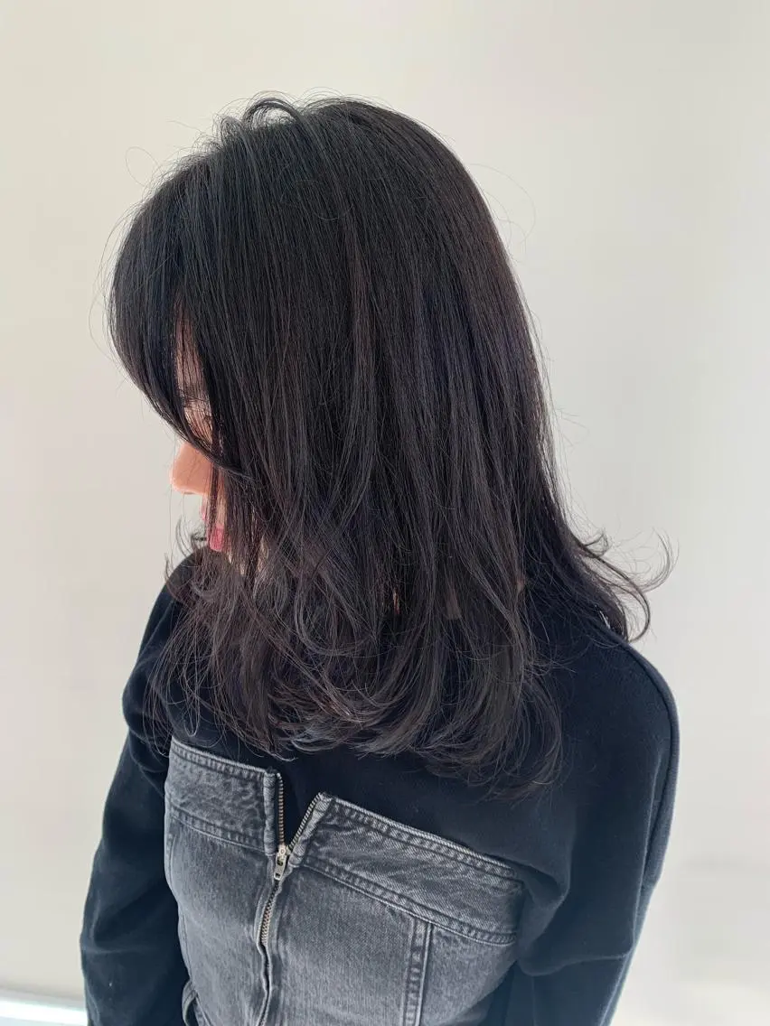 セミロング カラー パーマ ヘアアレンジ ブルーカラー ブルージュ 加藤 綾華のヘアスタイル