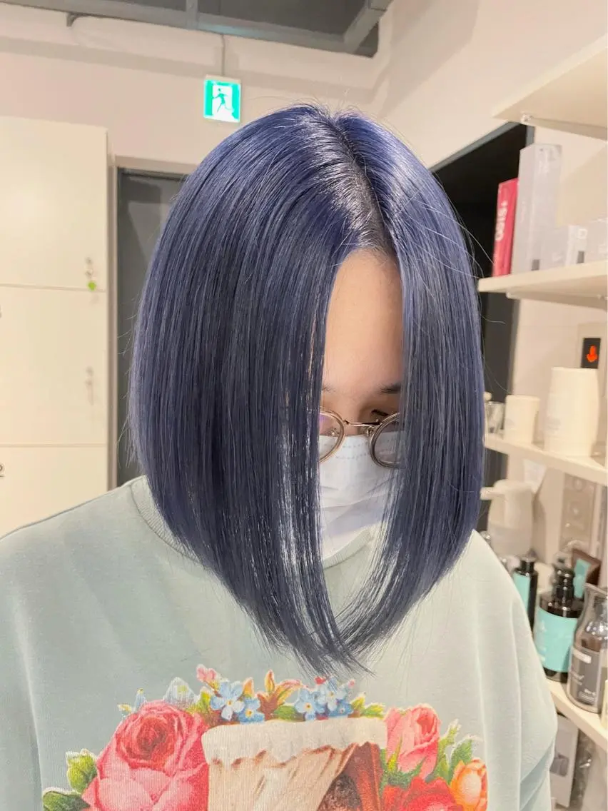 ショート カラー ネイビーカラー ブリーチ👩‍🦳/ ‪✂︎MANAMIのヘアスタイル
