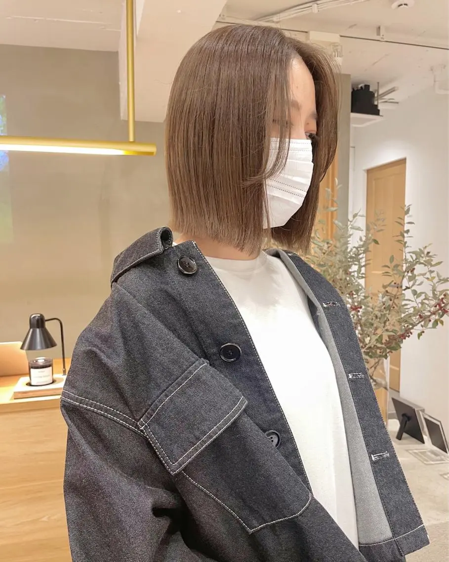 ミディアム カラー 切りっぱなしボブ ベージュカラー ブリーチ ケアブリーチ グレージュ ボブ/縮毛矯正 🌟梅田盛一🌟のヘアスタイル