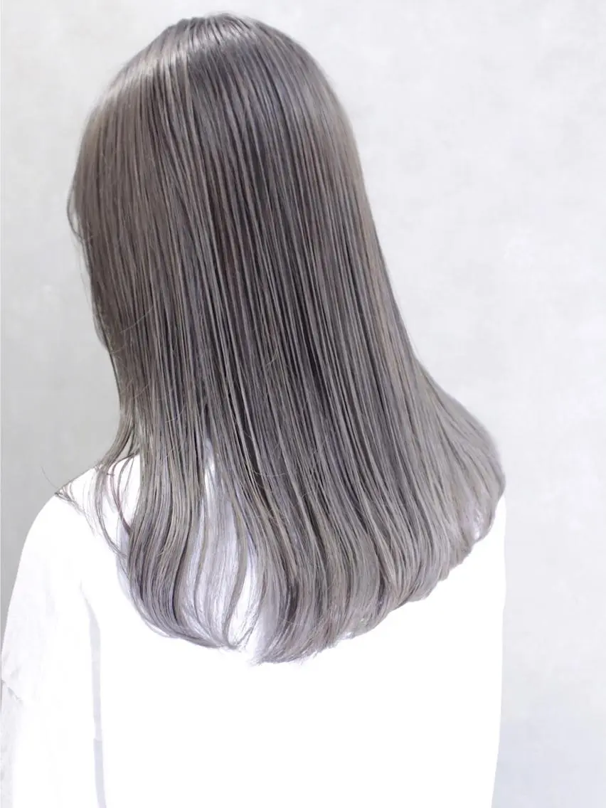 セミロング カラー ヘアアレンジ シルバー lani ブリーチ /ダブルカラーのヘアスタイル