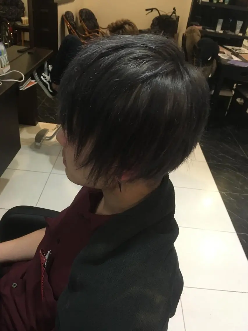 ショート カラー 白井 つづりのヘアスタイル