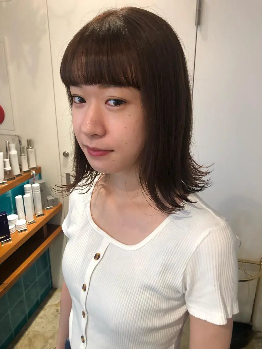 ミディアム カラー カット ヘアカラー トリートメント MIOベージュカラー 柔らかいカラーのヘアスタイル