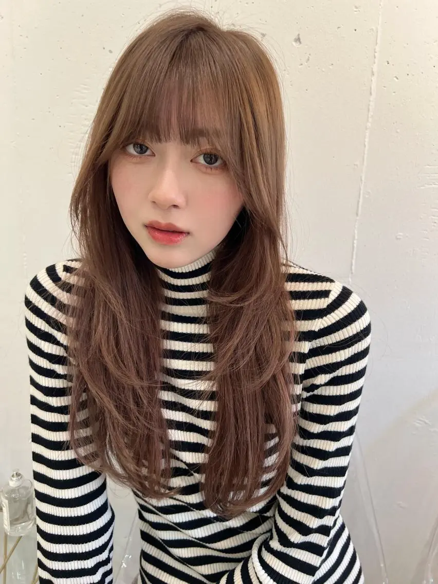 ロング カラー 顔まわりレイヤー 韓国風ヘア レイヤーカット カット トリートメント ヘアセット レイヤー/ミディアム /ボブ/新宿のヘアスタイル