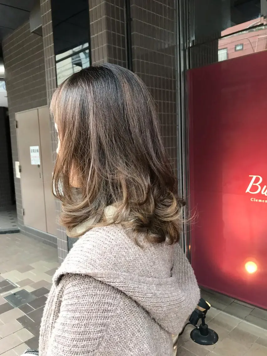 カラー バレイヤージュ ハイライトカラー 正分 真美のヘアスタイル
