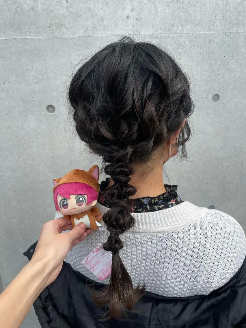 ミディアム ヘアアレンジ インナーカラー 推し ブリーチ 髪質改善のヘアスタイル