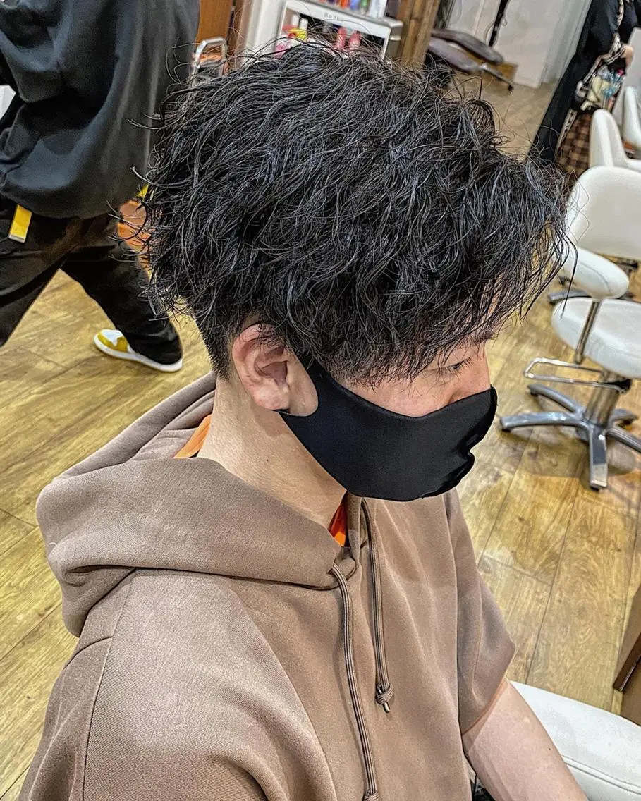 パーマ メンズ メンズパーマ 学生（メンズ向け） メンズツイストパーマ 波巻きパーマ 学生 原田 涼矢のヘアスタイル