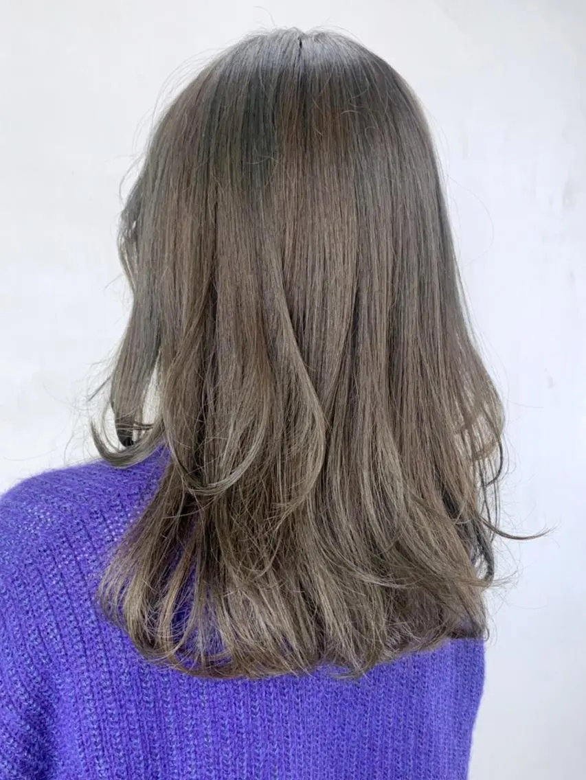 ミディアム カラー パーマ ヘアアレンジ アッシュ アッシュグレー ITbyALBUM 下北沢店のヘアスタイル
